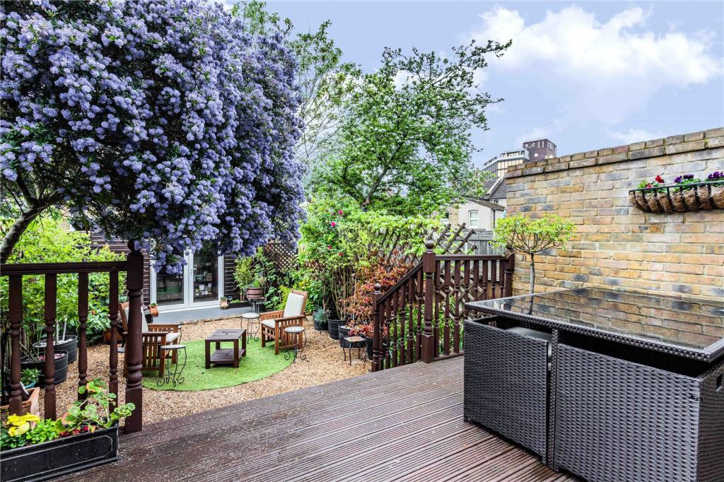 Cranbrook Park garden and decking
