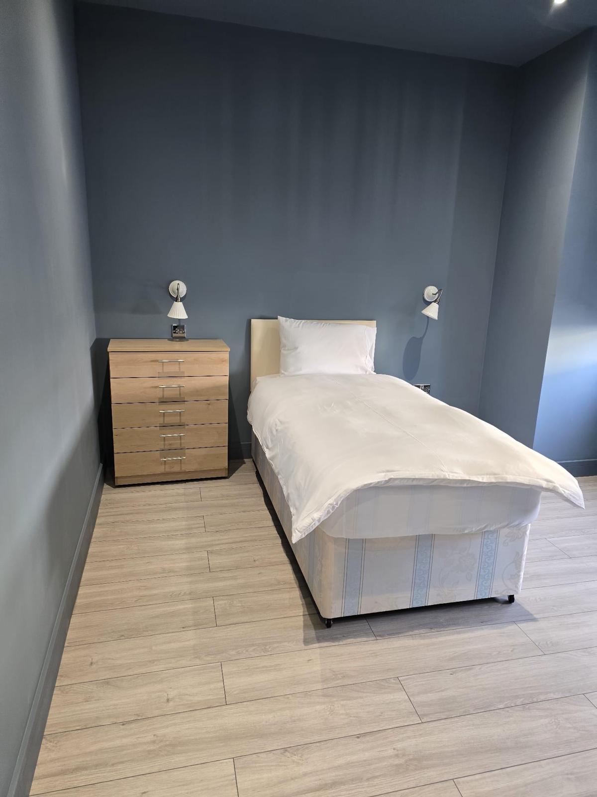 Despard single bedroom with chest of drawers