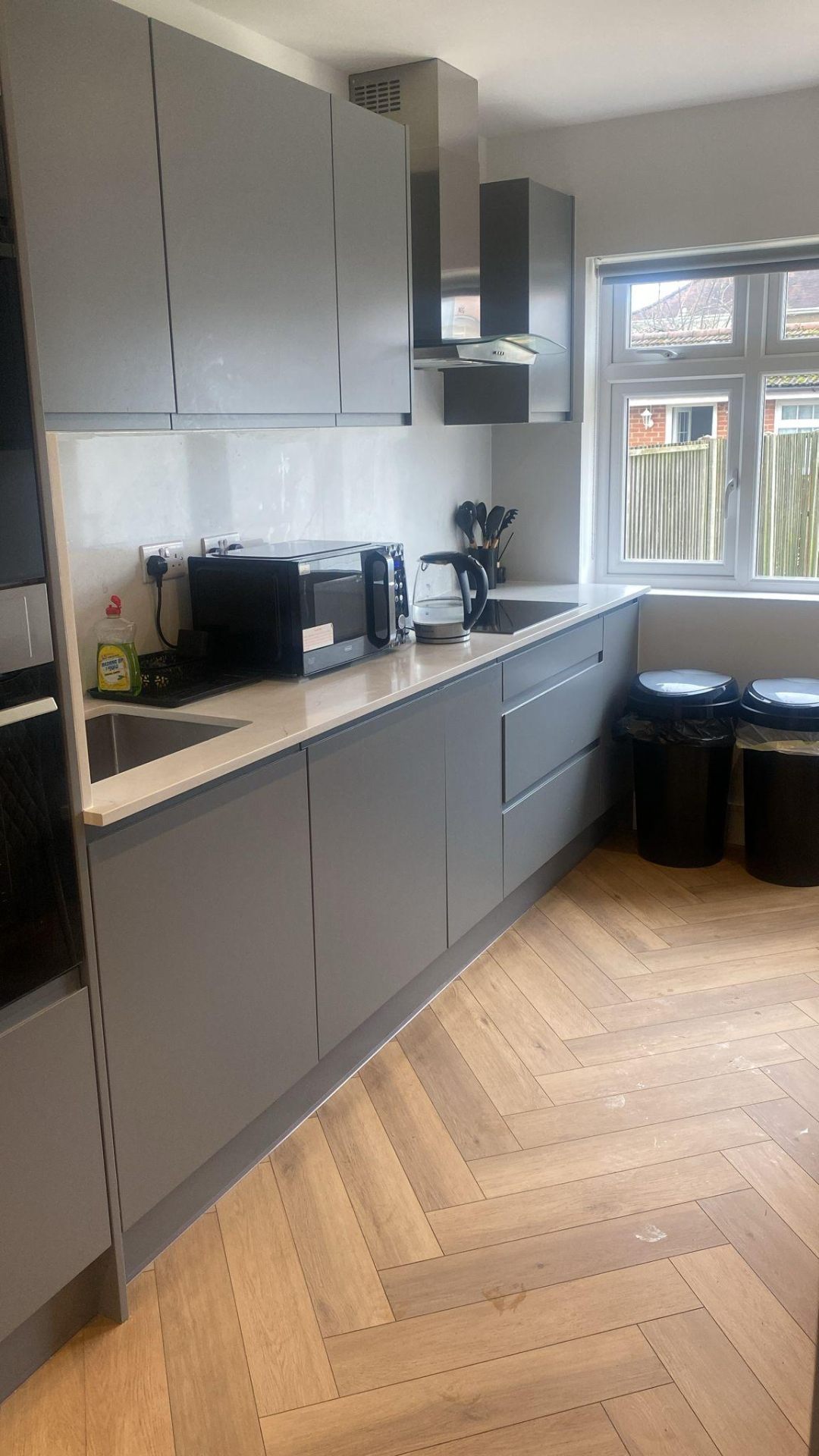 Hughenden Gardens modern fitted kitchen