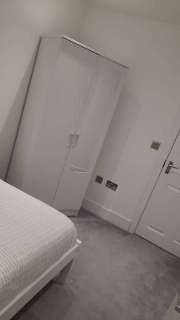 Ravenor Park bedroom wardrobe