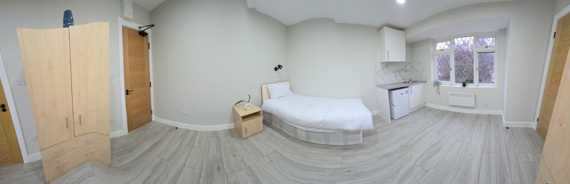Worcester Gardens panoramic bedroom with kitchenette
